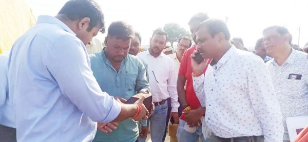 धान खरीदी केन्द्रों का निरीक्षण, किसानों से मिलकर व्यवस्थाओं का लिया जायजा