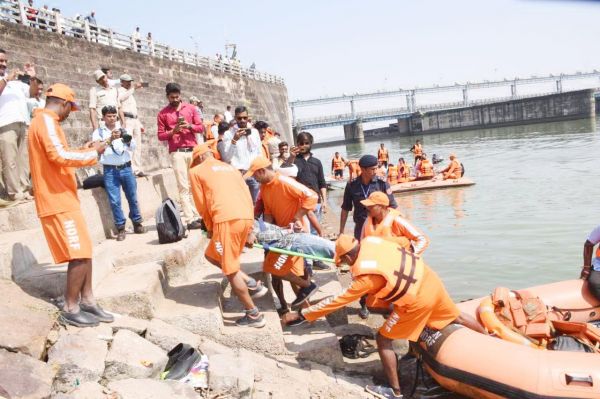 मॉक ड्रिल, सायरन बजाकर बाढ़ से बचाव की तैयारी