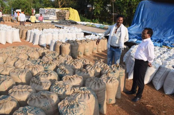 4 दिन में 48 सौ किसानों ने बेचा 27 करोड़ का धान, चुकाए 7 करोड़ का कर्ज