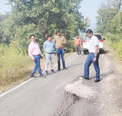 क्षेत्र के विकास को गति प्रदान करती है सडक़, संधारण जल्द पूर्ण करें-कलेक्टर