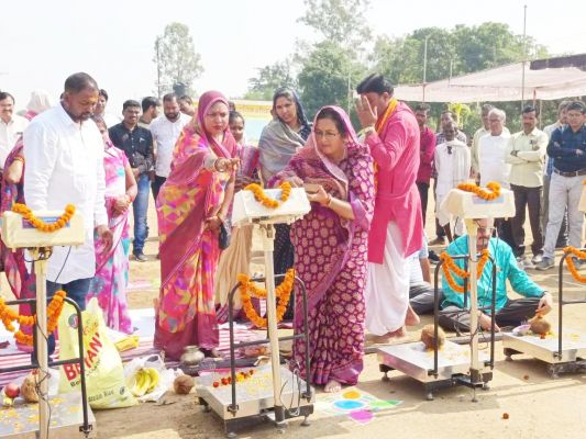 कोरिया में दो नए धान केंद्र शुरू, आवक धीमी गति में