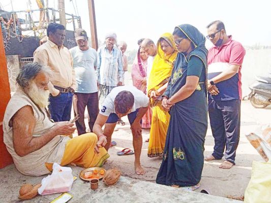 महापौर व वार्ड पार्षद ने सीसी सडक़ निर्माण का किया भूमिपूजन