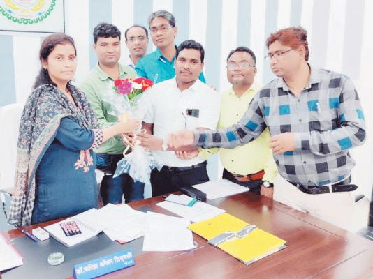 नई कलेक्टर का शिक्षक संघ ने किया अभिनंदन              