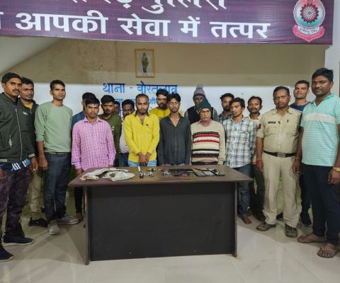 हेड लाईट की रौशनी में जुआ खेल रहे दर्जनभर जुआरी पकड़ाए