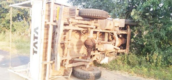 ग्रामीणों से भरी पिकअप पलटी, 3 मौतें चार गंभीर, आधे दर्जन से अधिक घायल भागवत कथा सुनने जा रहे थे