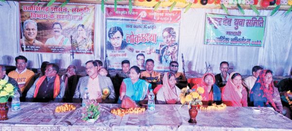 फूल मड़ाई मल्हारी में लोक छाया सांस्कृतिक कार्यक्रम की प्रस्तुति