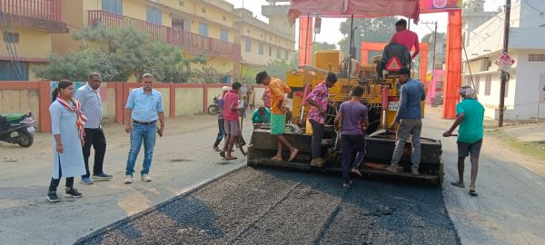 खराब सड़कों की मरम्मत  व डामरीकरण शुरू