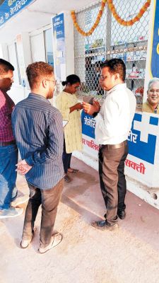 कलेक्टर ने श्री धन्वंतरी मेडिकल स्टोर का किया निरीक्षण