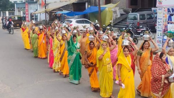 कलश यात्रा के साथ भागवत कथा शुरू