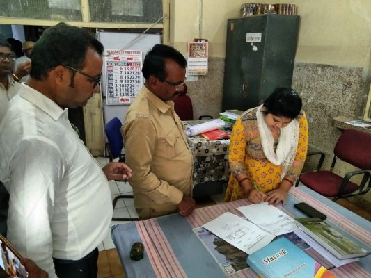 सीएमओ कार्यालय में कुर्क करने पहुंची पीडि़ता लौटी खाली हाथ