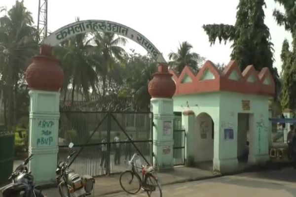  पार्क में असामाजिक तत्वों का जमावड़ा मॉर्निंग वॉक करने वाले परेशान