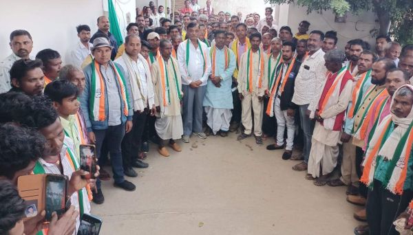 2 दिनों में 3 सौ से अधिक ने विधायक बृहस्पत के समक्ष ली कांग्रेस की सदस्यता