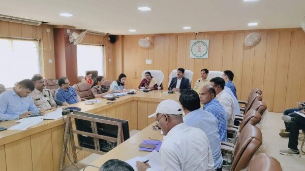 लंबित आवेदनों का समय पर निराकरण करने के निर्देश