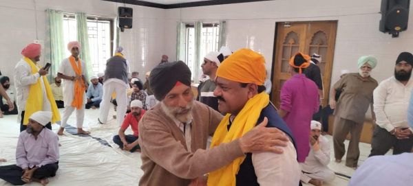 रेखचंद ने गुरुद्वारा पहुंच कर गुरुनानक जयंती की दी बधाई 