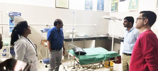 सीएमएचओ ने रात में किया स्वास्थ्य केंद्र का निरीक्षण