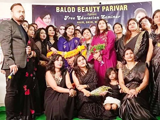 रैंप वॉक विधायक संगीता सिन्हा के साथ, महिलाओं का निखार मन से उनके शरीर तक एक समान