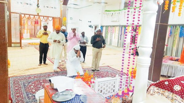 गुरूदयाल ने गुरुद्वारा पहुंच मत्था टेका