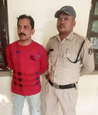 छात्र की पिटाई करने वाला फरार शिक्षक बिलासपुर से गिरफ्तार
