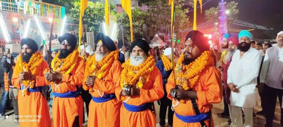 गुरु नानक देव की जयंती धूमधाम से मनाई गई