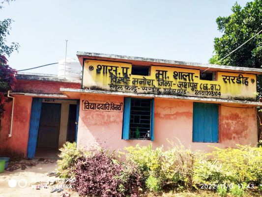 37 बच्चों पर दो शिक्षक नियुक्त, उसमें एक नदारद