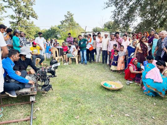 समर्पित नक्सलियों को लिया छत्तीसगढ़ी फिल्म में