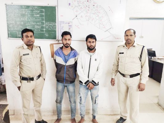 वाहनों से डीजल चोरी करने वाले दो पकड़ाए, 60 लीटर डीजल जब्त