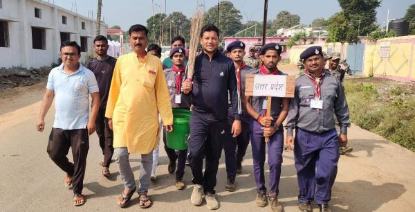 वार्डों की सफाई कर स्काउट्स गाइड्स व जनप्रतिनिधियों ने दिया स्वच्छता का संदेश