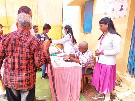 स्वास्थ्य मेला में परीक्षण, मिल रही नि:शुल्क दवाइयां