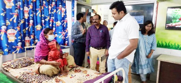 कलेक्टर ने किया पलारी स्वास्थ्य केंद्र का निरीक्षण