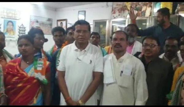 ग्रामीणों, महिलाओं व युवाओं ने किया कांग्रेस प्रवेश