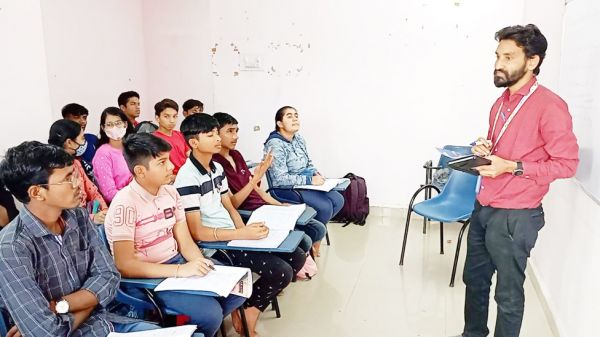 योजना : स्कूली बच्चों को दी जा रही जानकारी