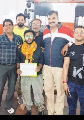 स्पर्धा में मुकेश ने पाया दूसरा स्थान