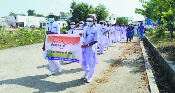 स्वच्छता जागरूकता रैली निकाली