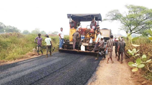 ग्रामीण क्षेत्रों में सडक़ निर्माण व मरम्मत शुरू