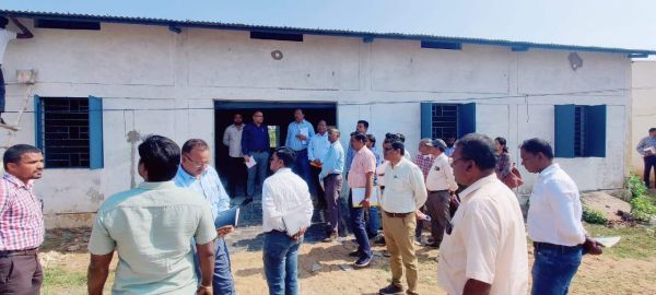 कलेक्टर ने किया तुरेनार ग्रामीण औद्योगिक पार्क का निरीक्षण