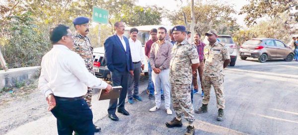 कमिश्नर बस्तर और आईजी ने केशकाल घाट में पेंच रिपेयर कार्य का लिया जायजा