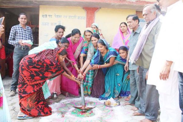 भवन निर्माण के लिए मेयर ने किया भूमिपूजन