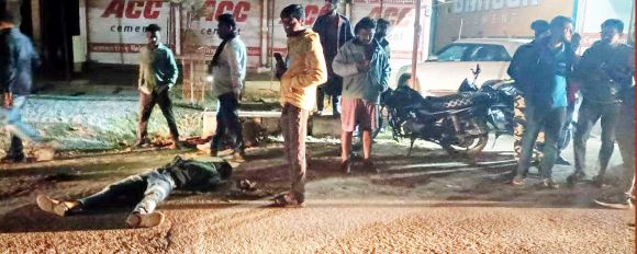  बाइकें भिड़ीं, तीन युवकों की मौत, हेलमेट नहीं पहने थे