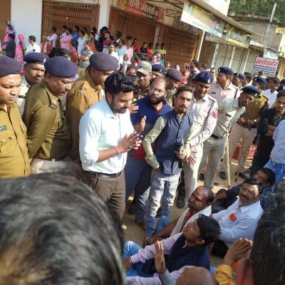 आदिवासी मूल निवासी की सभा के विरोध में चक्काजाम, प्रदर्शन