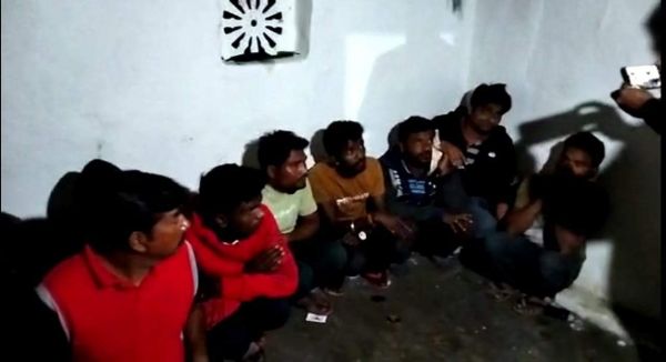 15 जुआरी पकड़ाए, 2 खेलाने वाले भी गिरफ्तार