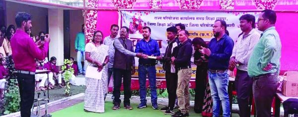 कला उत्सव में स्कूली बच्चों ने बढ़-चढ़ कर लिया हिस्सा