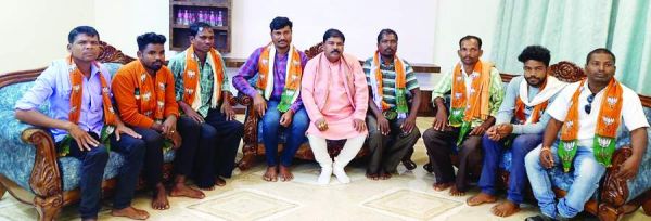 भाजपा के कार्यकर्ता थे रहेंगे, जबर्दस्ती पहनाया कांग्रेस का गमछा, फोटो का किया दुष्प्रचार- मौर्य