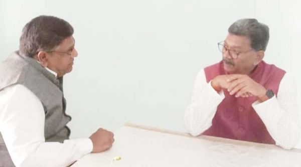 रेल सुविधाओं को लेकर डीआरयूसीसी सदस्य ने की विस अध्यक्ष महंत से चर्चा