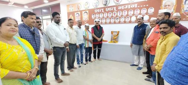 गरिमा व सादगी के साथ मनी चाचा नेहरू की जयंती