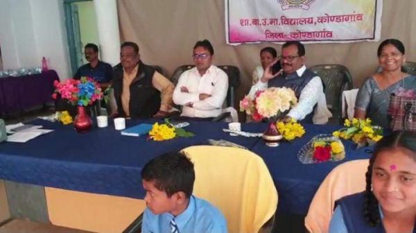 बालक स्कूल में  मनाया बाल दिवस