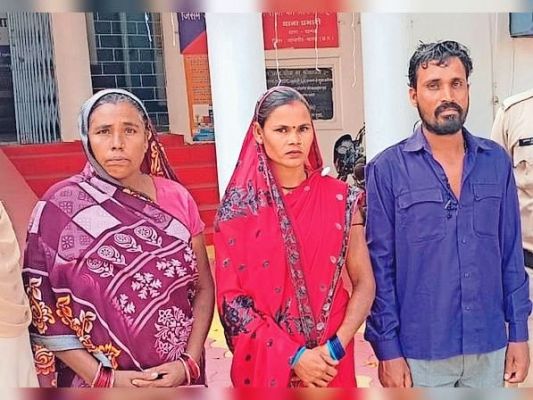 महिला व्याख्याता से मारपीट, छात्र के माता-पिता और दादी गिरफ्तार