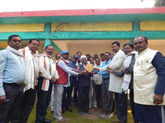 जीवराखन का लोककला संस्कृति महोत्सव समिति ने किया सम्मान