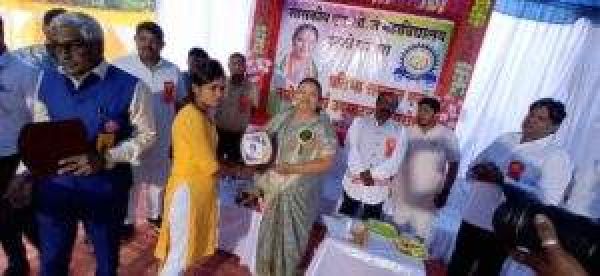 मन लगाकर पढ़ाई करें और एक लक्ष्य निर्धारित कर अपने मुकाम तक पहुंचे-अनिला