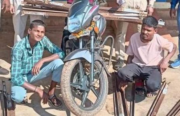 चोरी की 40 लोहे के एंगल के साथ 2 गिरफ्तार