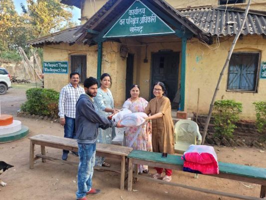 वन सुरक्षा प्रहरियों को बाँटें कंबल